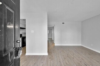1500 S 3rd St in Conroe, TX - Foto de edificio - Building Photo