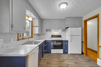 70 Buckingham St in Manchester, CT - Building Photo - Building Photo