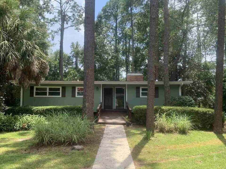 2305 Domingo Dr in Tallahassee, FL - Building Photo