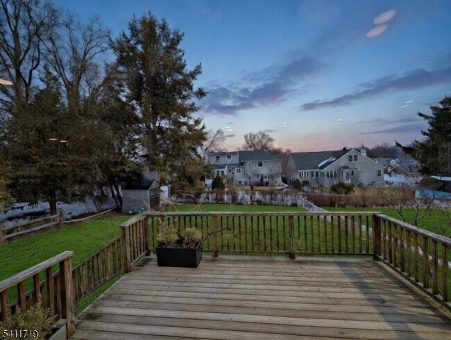 321 Minute Arms Rd in Union, NJ - Building Photo - Building Photo