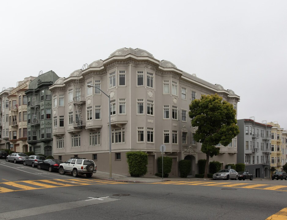 1207 Chestnut St in San Francisco, CA - Building Photo