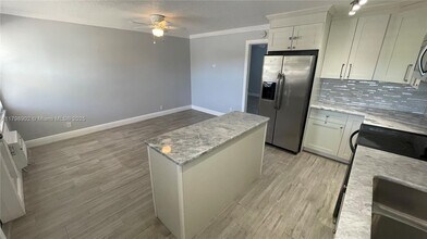 111 N L St, Unit 3 in Lake Worth Beach, FL - Building Photo - Building Photo