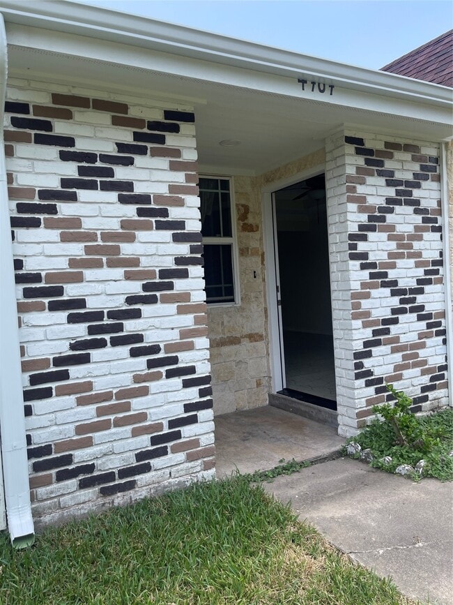 property at 4707 Knottynold Ln