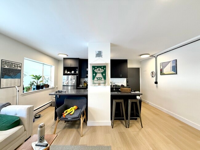 111 Craydon Rd in Whitby, ON - Building Photo - Building Photo