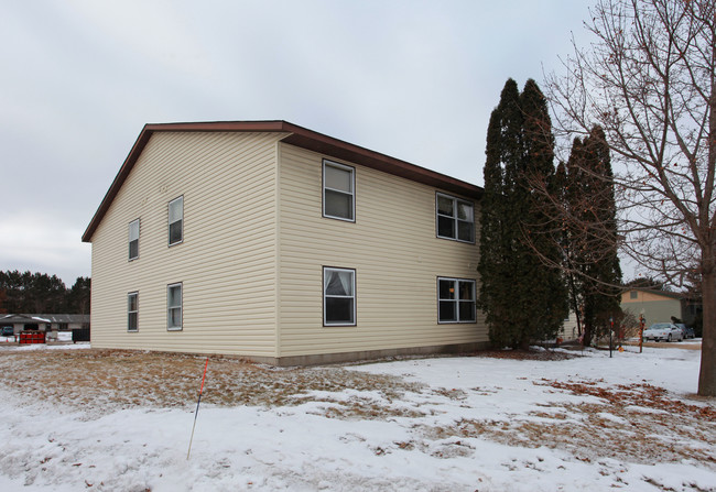 214 Bowman Ln in Menomonie, WI - Building Photo - Building Photo