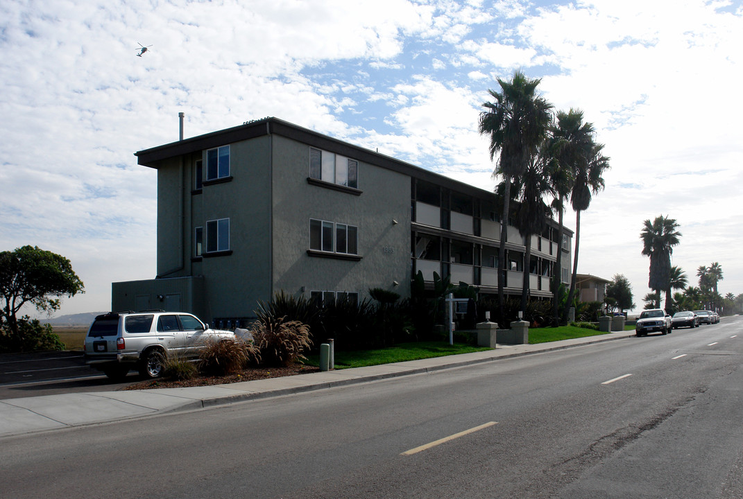 1365 Seacoast Dr in Imperial Beach, CA - Building Photo