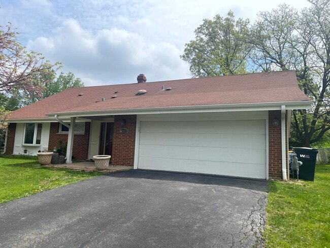 2S525 Lloyd Ave