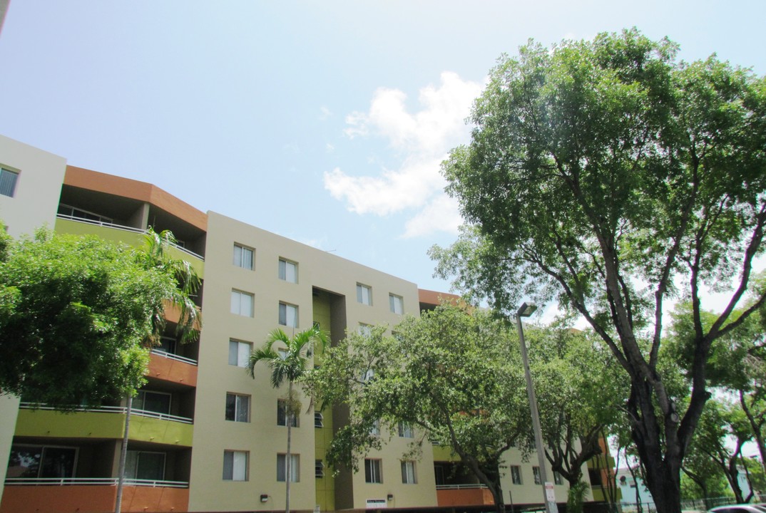 Edison Terraces in Miami, FL - Foto de edificio