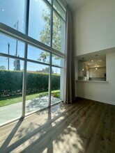 6133 Fountain Ave, Unit 101 in Los Angeles, CA - Building Photo - Building Photo