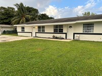 800 SW 7th St in Hallandale Beach, FL - Building Photo - Building Photo