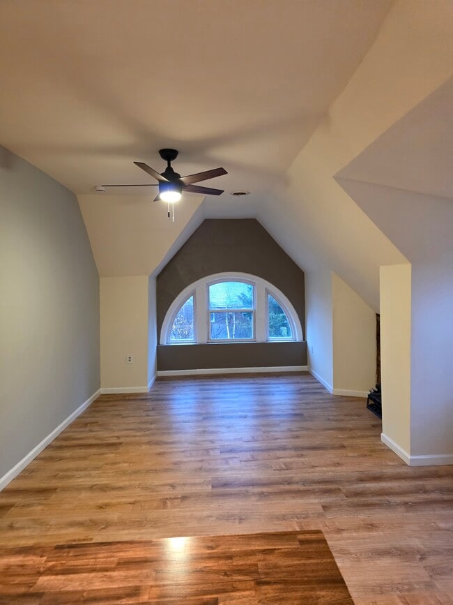 5487 Hays St, Unit 3