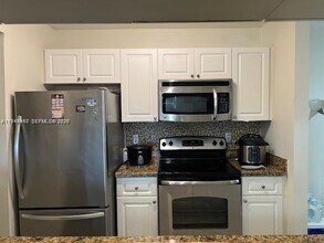 10520 SW 158th Ct in Miami, FL - Building Photo - Building Photo