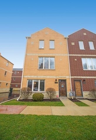 8900 31st St in Brookfield, IL - Building Photo