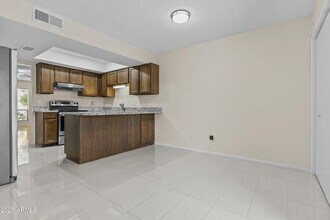 1725 N Miller Rd in Scottsdale, AZ - Building Photo - Building Photo