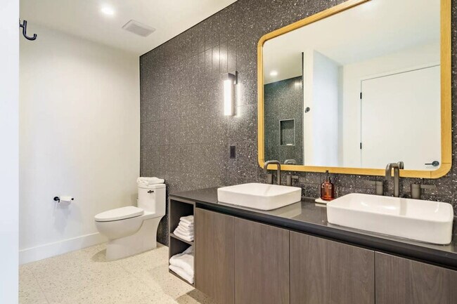 48 East Ave in Austin, TX - Building Photo - Building Photo