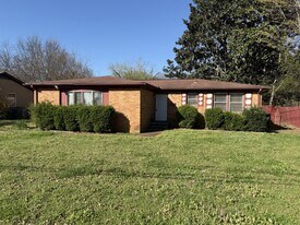 3811 Lakeview Dr NW in Huntsville, AL - Building Photo