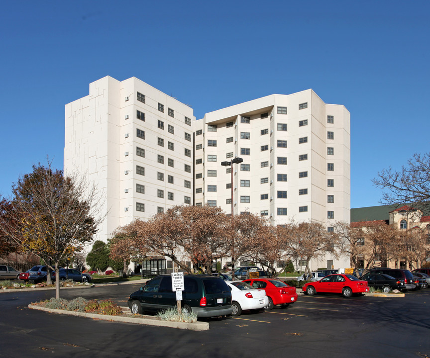 Lakeside Towers in Kenosha, WI - Building Photo