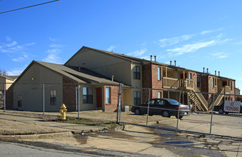 Sunset Plaza in Tulsa, OK - Building Photo - Building Photo