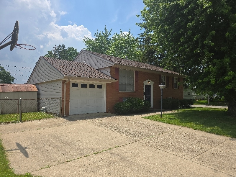 319 Corlington Dr in Springfield, OH - Building Photo