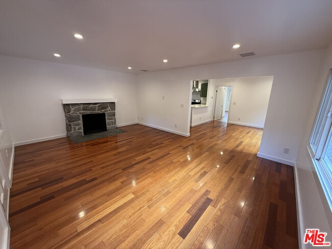 2232 Laurel Canyon Blvd in Los Angeles, CA - Building Photo - Building Photo