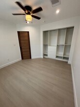 745 N Doan Dr in Burbank, CA - Building Photo - Building Photo
