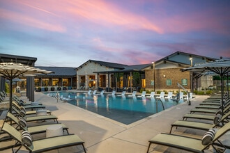 Jefferson Lakehaven in Grand Prairie, TX - Building Photo - Building Photo