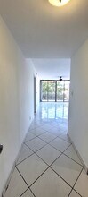 2450 NE 135th St, Unit 206 in North Miami, FL - Foto de edificio - Building Photo