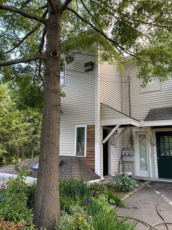 576 Marrett Rd-Unit -1 in Lexington, MA - Foto de edificio - Building Photo