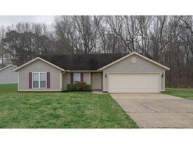 2221 Sheffield Dr in Jonesboro, AR - Building Photo