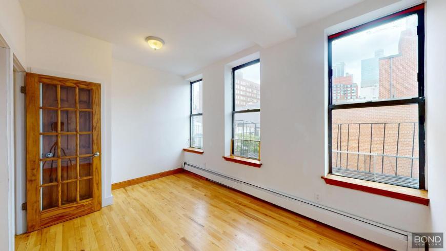 814 10th Ave in New York, NY - Building Photo
