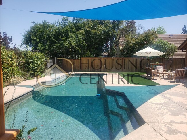 property at 2945 Bridlewood Dr