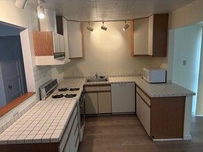 10 Northwood Dr in Woodland, CA - Foto de edificio - Building Photo