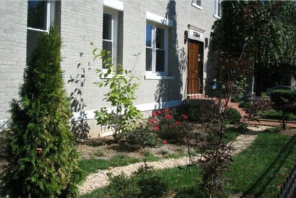1364 Constitution Ave NE in Washington, DC - Foto de edificio