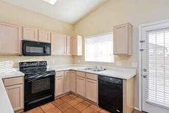 9164 E Sugar Sumac St in Tucson, AZ - Foto de edificio - Building Photo