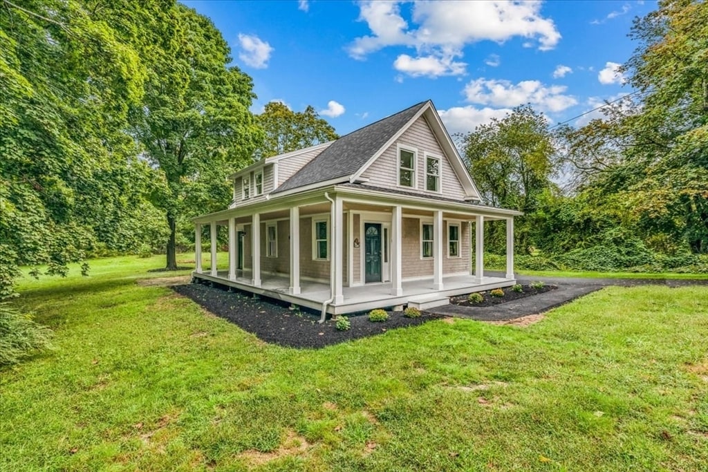 145 Plymouth St in Carver, MA - Building Photo