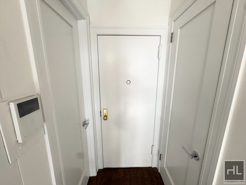 EAST 65 STREET in New York, NY - Building Photo