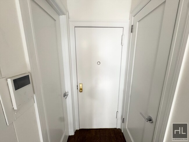 39 E 65th St