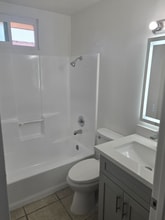 14906 Lemoli Ave, Unit C in Gardena, CA - Foto de edificio - Building Photo