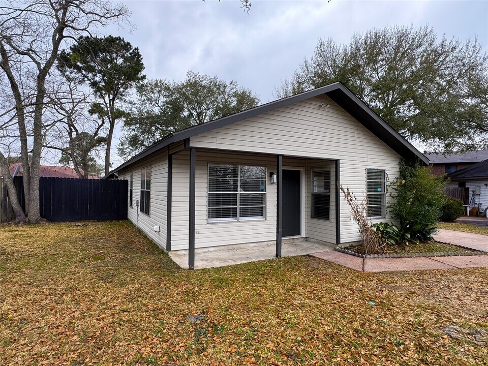 918 Bolton Ct in Tomball, TX - Building Photo