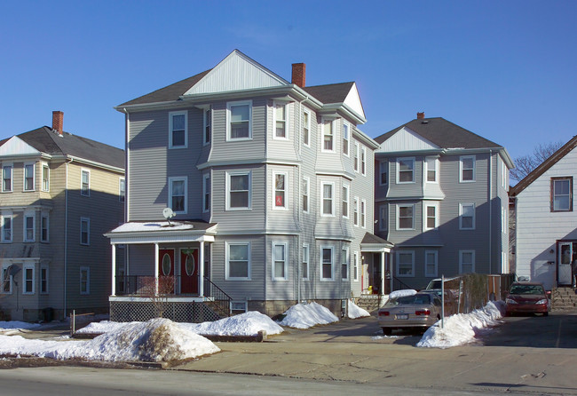 778-782 Plymouth Ave in Fall River, MA - Foto de edificio - Building Photo