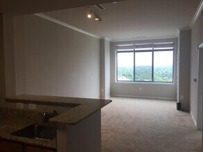 11710 Old Georgetown Road, Unit 1606 in North Bethesda, MD - Building Photo - Building Photo