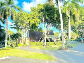 1000 NE 14th Ave in Hallandale Beach, FL - Foto de edificio - Building Photo