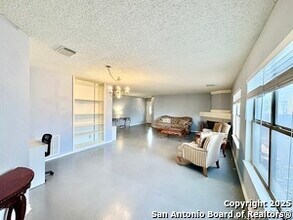 6322 Regency Wood in San Antonio, TX - Building Photo - Building Photo