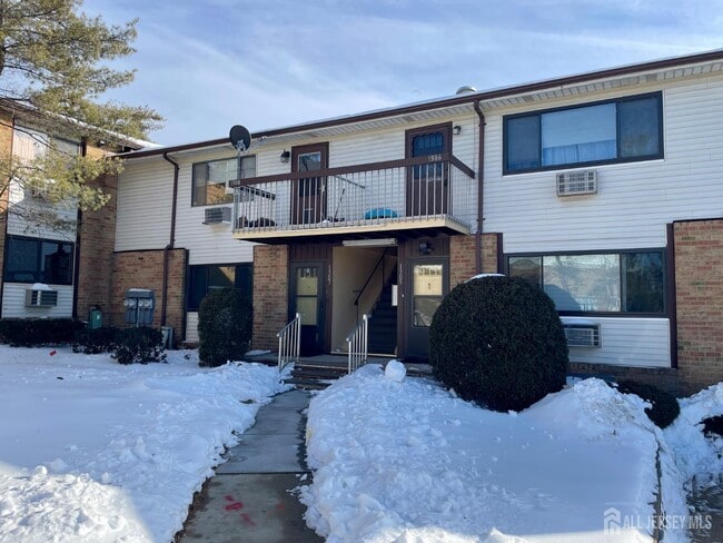 1307 Cricket Ln in Woodbridge Township, NJ - Building Photo - Building Photo