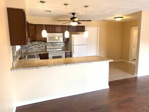 6216 Flor De Mayo Pl NW in Albuquerque, NM - Foto de edificio - Building Photo