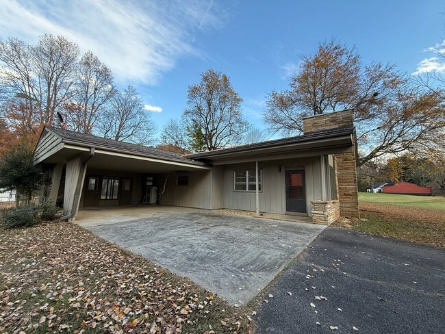 230 C A Dr in Hiawassee, GA - Building Photo - Building Photo