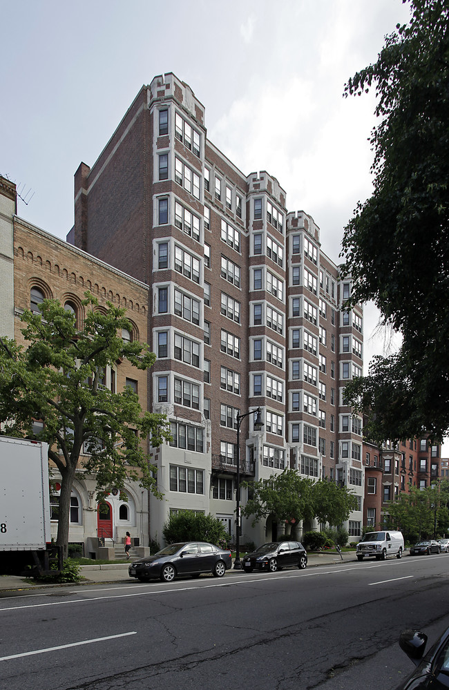 Danielsen Hall in Boston, MA - Foto de edificio - Building Photo