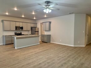 723 E 17th St in Wolfforth, TX - Building Photo - Building Photo