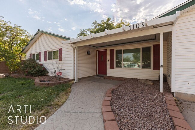 property at 1103 N Jefferson St