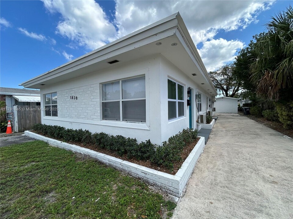 1838 McKinley St in Hollywood, FL - Building Photo